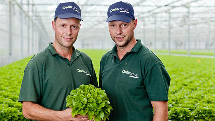 Roy en Mark Delissen, eigenaars van Deliscious, een slakweker die gebruikmaakt van Philips-tuinbouwverlichting 