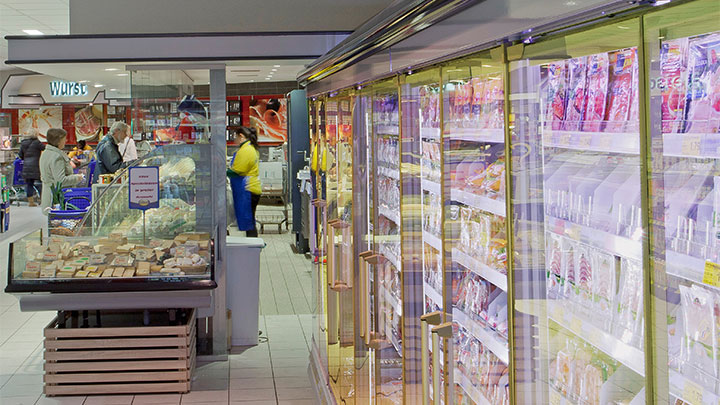 Philips Lighting met en lumière les armoires réfrigérées à Edeka Glückstadt, améliorant son attractivité avec des solutions à faible consommation