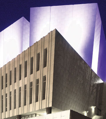 Grâce aux solutions d'éclairage architectural de Philips, Finlandia Hall présente désormais de sublimes éclairages