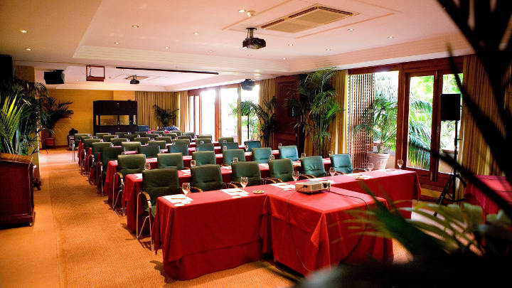 Hôtel Botánico, Tenerife : la salle de conférence magnifiquement mise en lumière par des spots LED de Philips