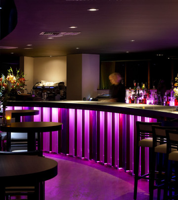 Le bar de l'hôtel Rafayel tire parti de l'éclairage à faible consommation énergétique de Philips