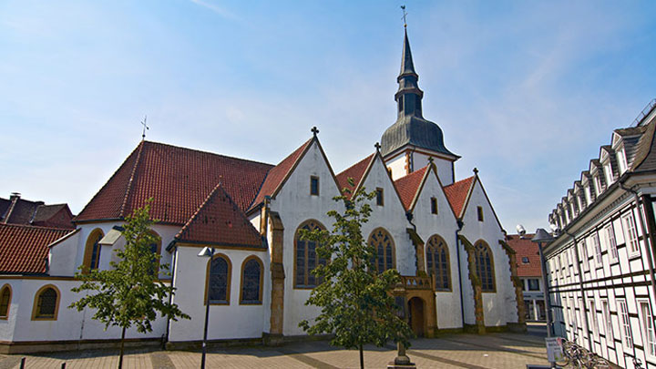 Un bâtiment historique de Rietberg, sous la lumière du jour 