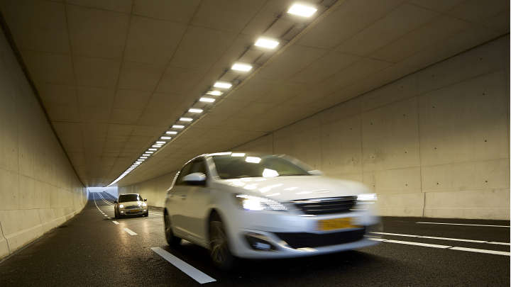 Tunnel, goed verlicht door Philips Lighting