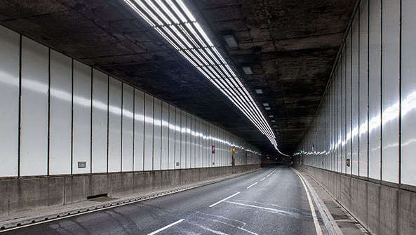 Tunnel de Meir mis en lumière par une solution d'éclairage pour tunnels de Philips