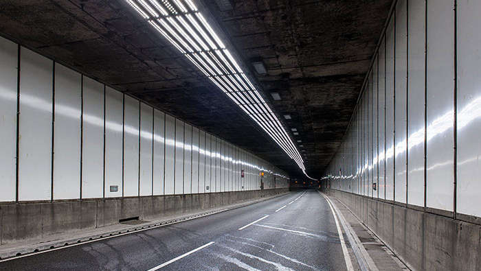 Luminaires de grandes hauteurs dans le tunnel de Meir