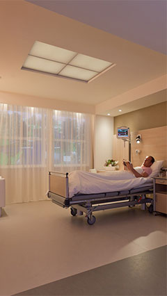 Le système d'éclairage HealWell permet de créer dans la chambre du patient une atmosphère complètement différente.