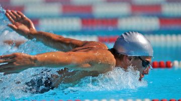Éclairage d’une piscine intérieure - Projecteurs LED d’intérieur