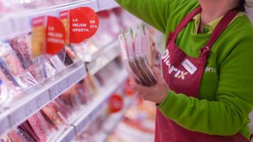 Des viandes en tranches hautes en couleur