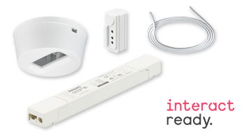 intérieur éclairé d'un entrepôt